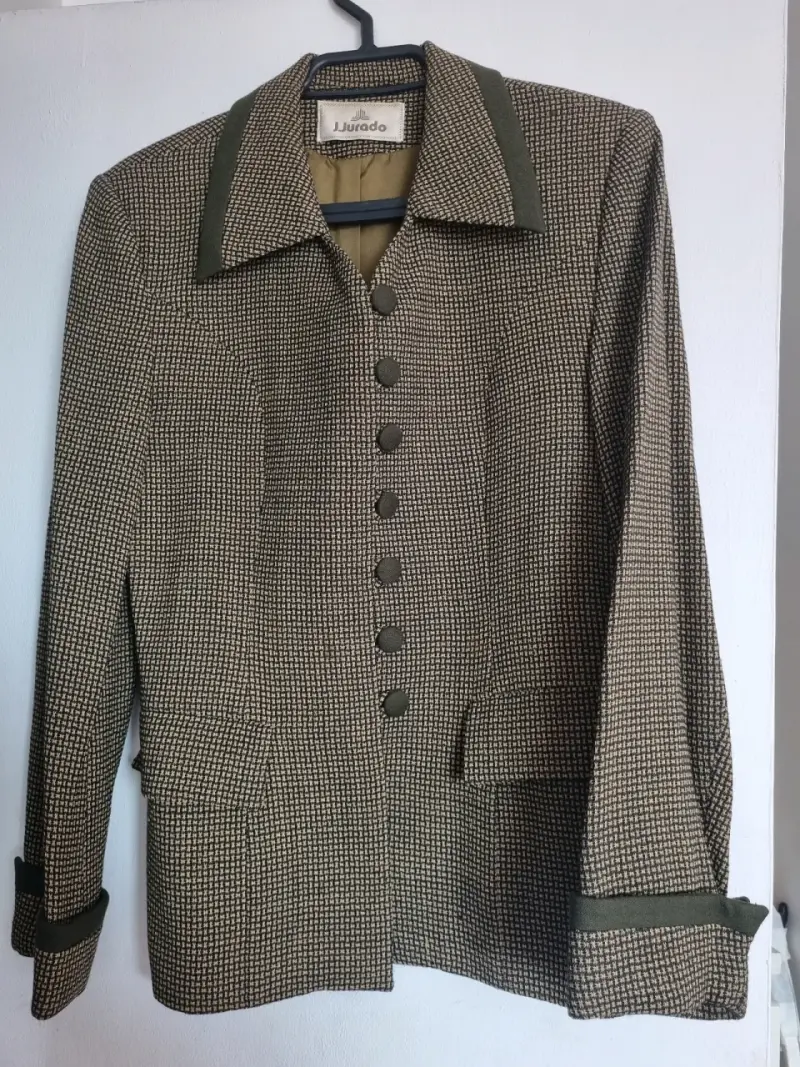 Elegante traje de lana para mujer J. Jurado - 1