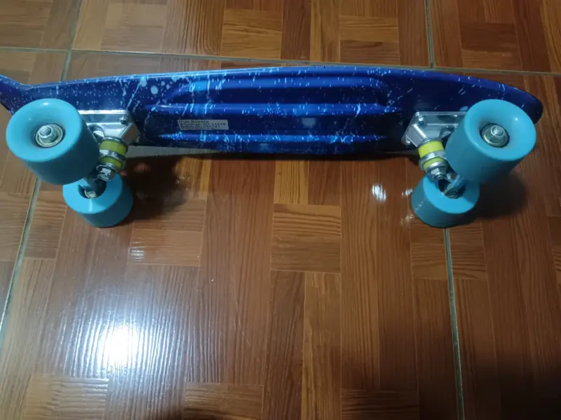 Skateboard azul con funda de transporte - 4