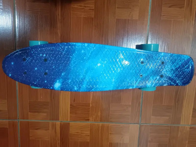 Skateboard azul con funda de transporte - 5
