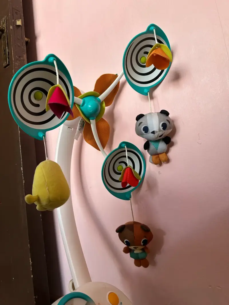 Móvil musical para cuna con juguetes colgantes - 2