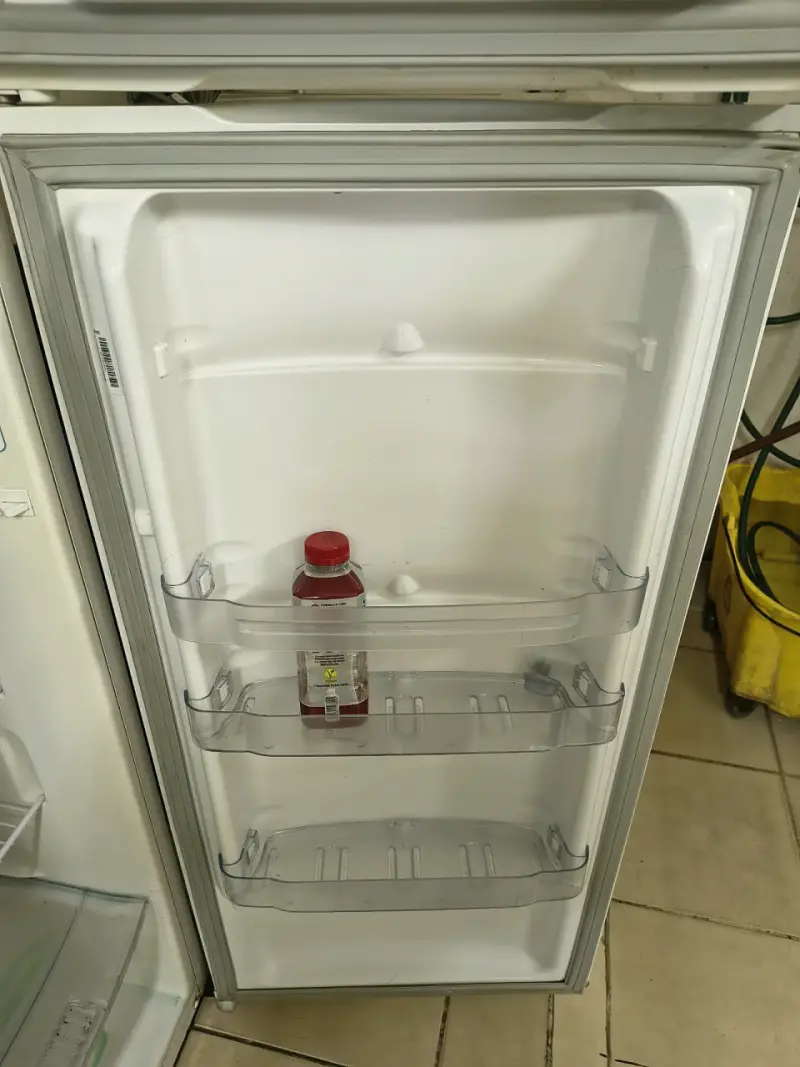 Refrigerador Whirlpool Blanco en Buen Estado - 4