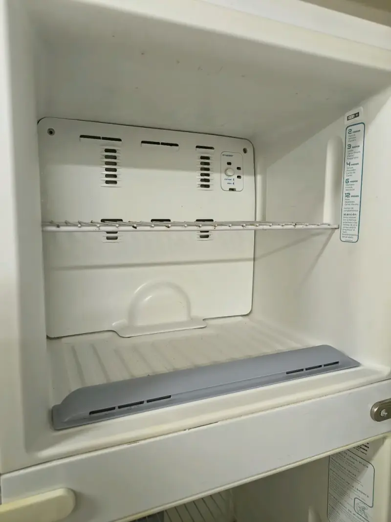 Refrigerador Whirlpool Blanco en Buen Estado - 6