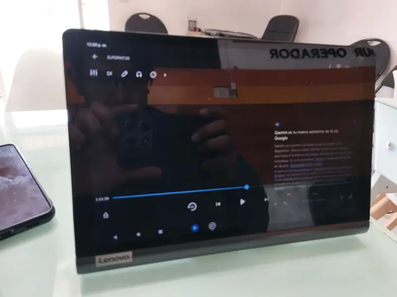 Tablet Lenovo Yoga con pantalla táctil - 2