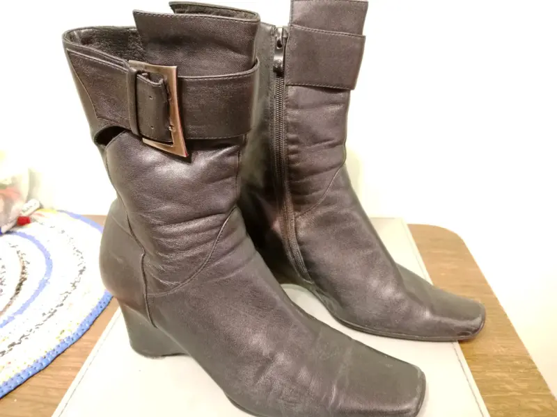 Botas de cuero negras con hebilla - 1