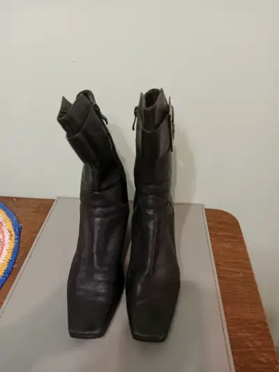 Botas de cuero negras con hebilla - miniatura 2
