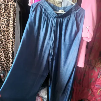 Pantalones de mezclilla azul para mujer - miniatura 2