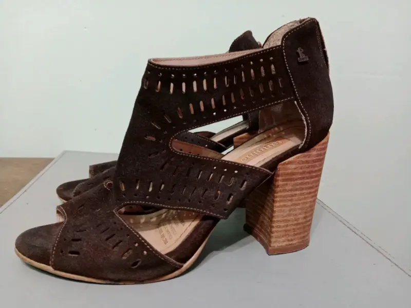 Sandalias de tacón alto de gamuza marrón - 1