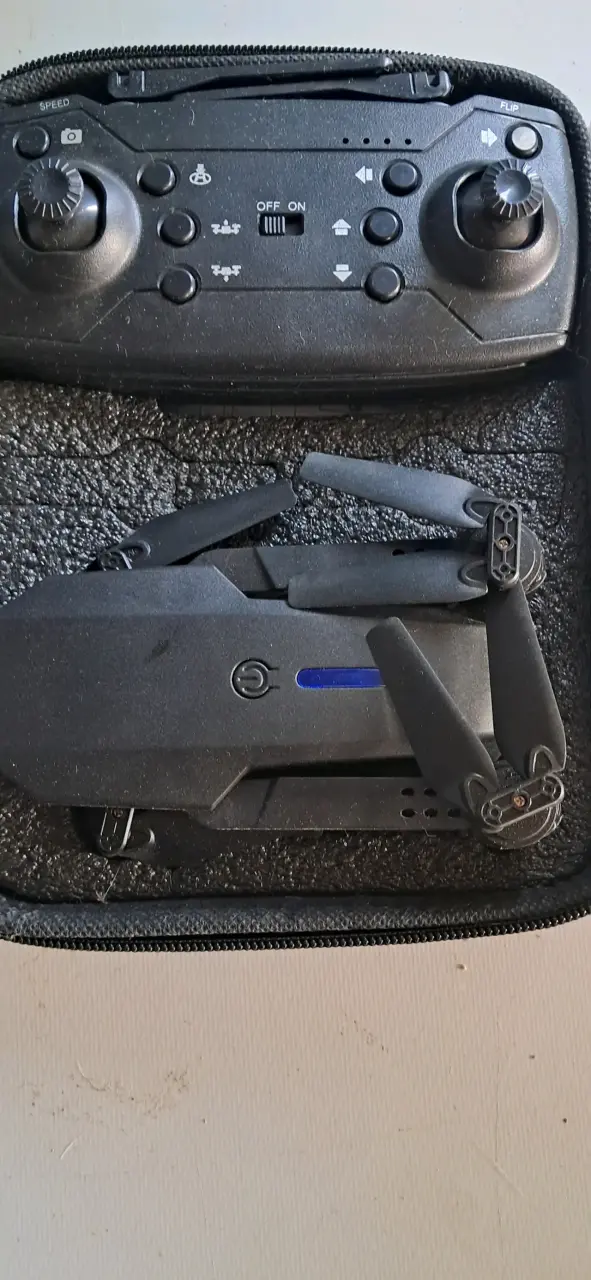 Drone plegable con control remoto y estuche - 2