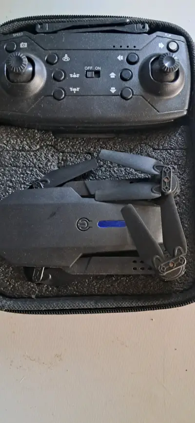 Drone plegable con control remoto y estuche - miniatura 2