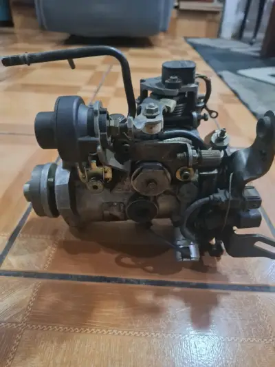 Bomba de inyección diesel en buen estado - miniatura 1