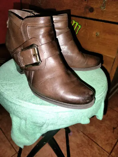 Botines de cuero marrón con hebilla - miniatura 1