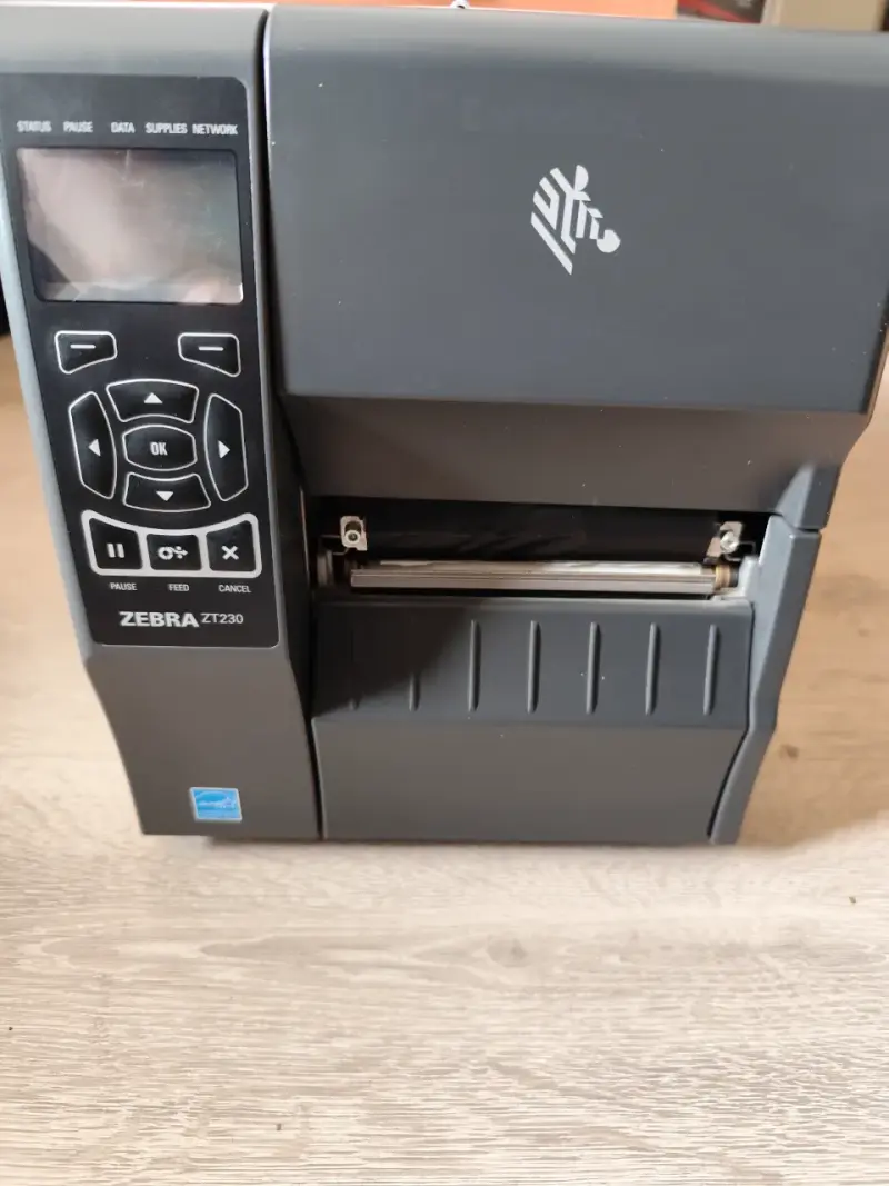 Impresora de etiquetas Zebra ZT230 en buen estado - 1