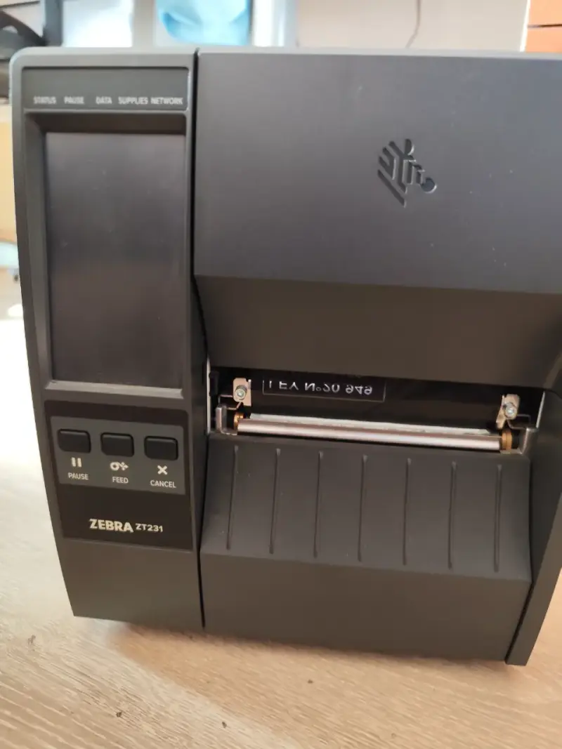 Impresora de etiquetas Zebra ZT231 en buen estado - 1