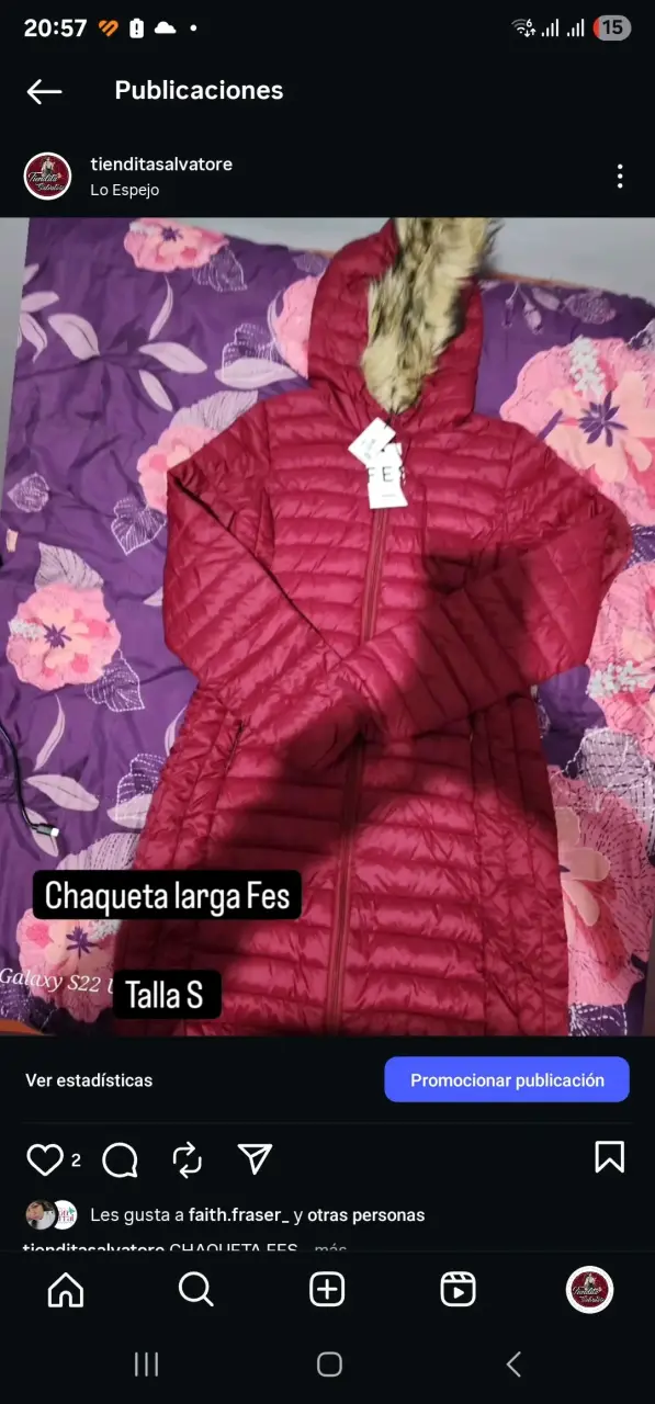 Chaqueta larga Fes color rojo con capucha