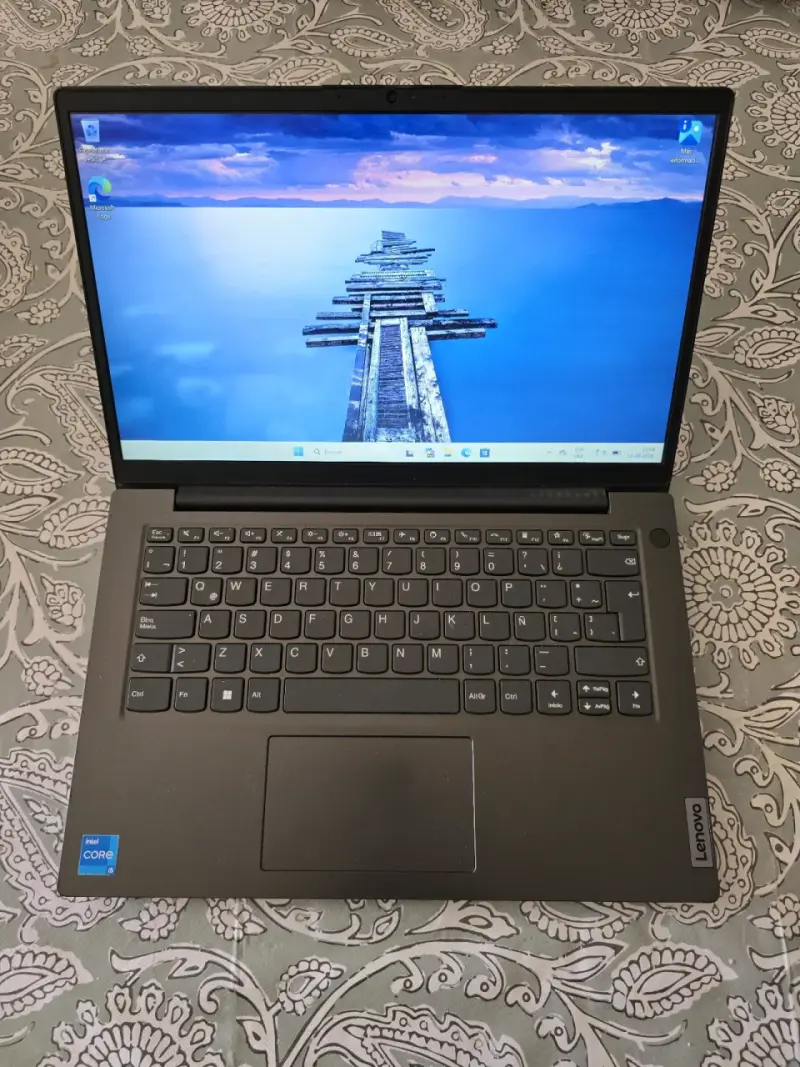Laptop Lenovo V14 - 1