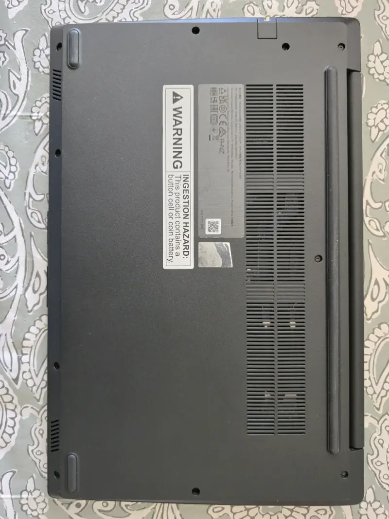 Laptop Lenovo V14 - 4