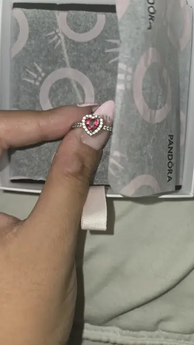 Conjunto de collar y anillo Pandora de corazones - miniatura 2