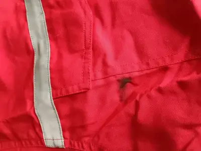 Overol de protección rojo con cinta reflectante - miniatura 3