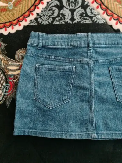 Falda de mezclilla azul para mujer - miniatura 5