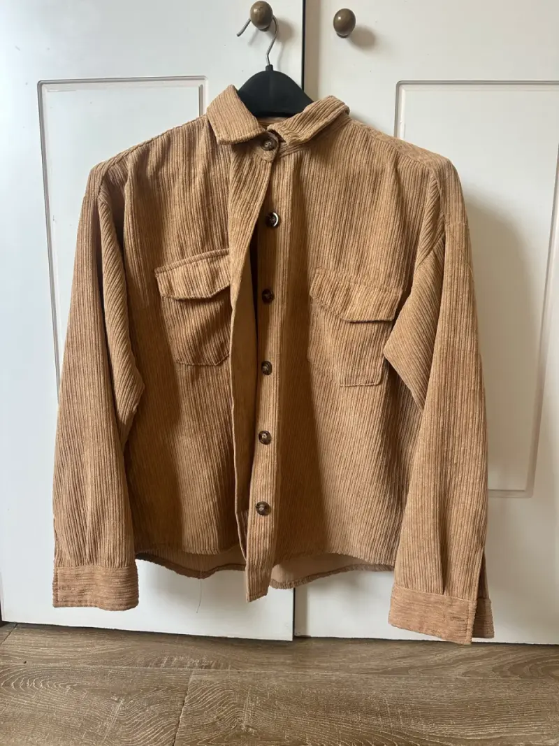 Camisa de pana marrón para mujer