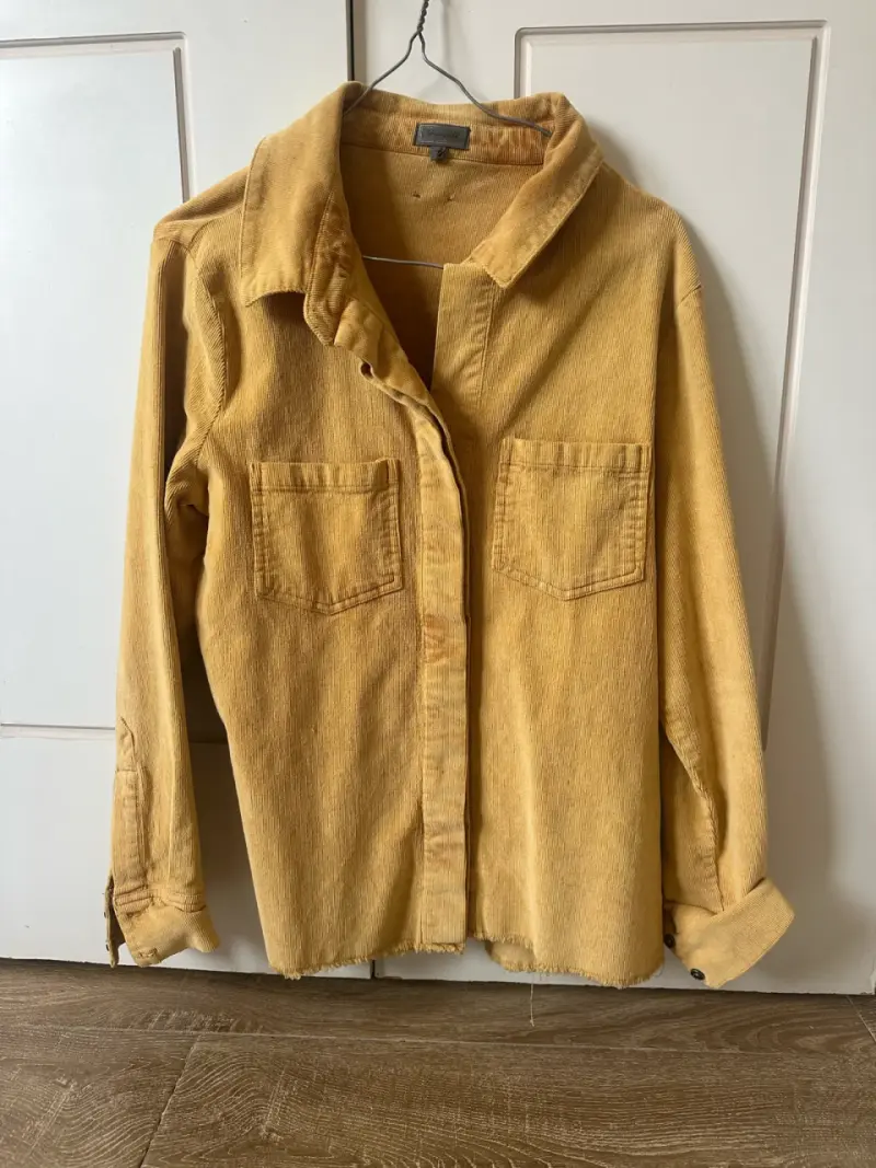 Chaqueta de pana amarilla para mujer