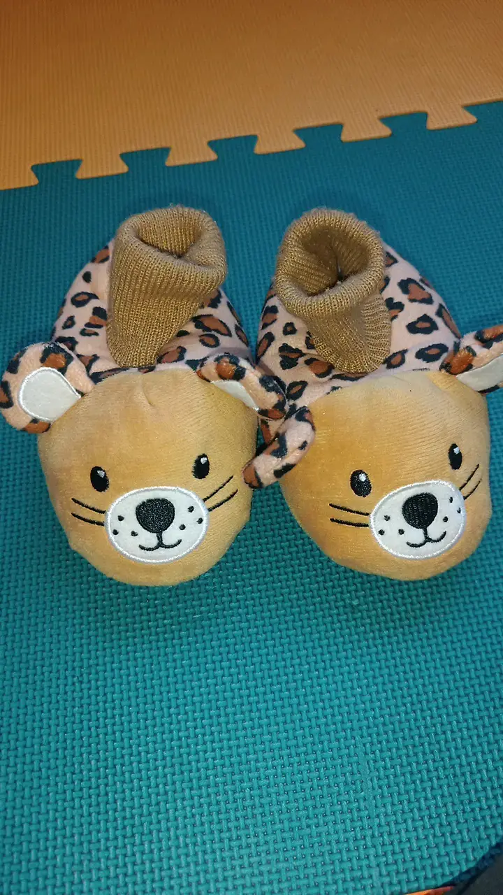 Pantuflas de bebé con diseño de leopardo