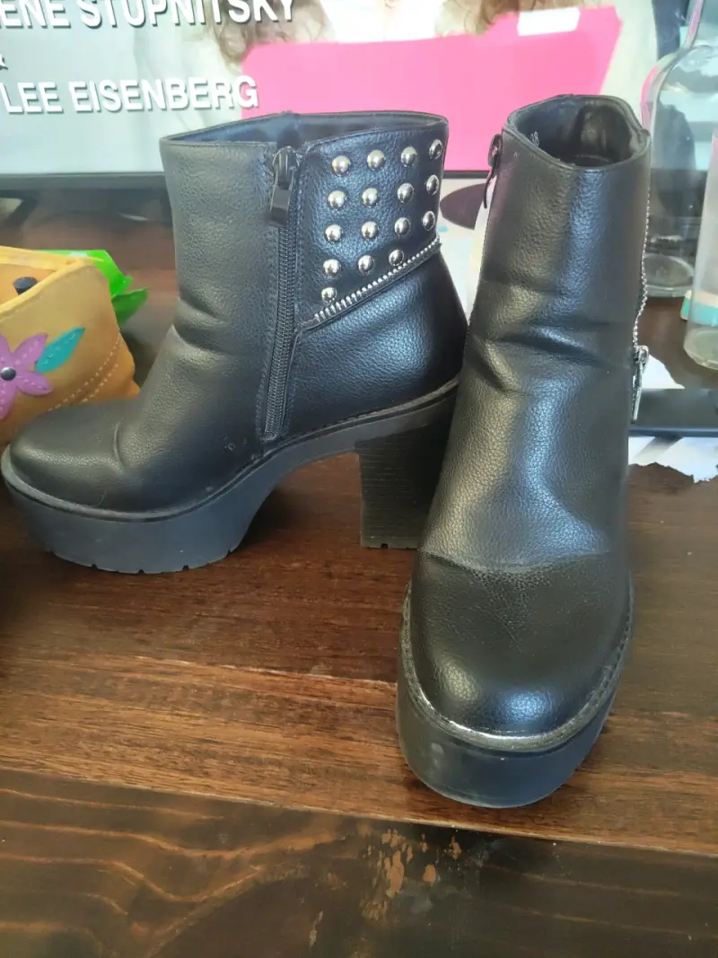 Botines de cuero negro con plataforma y tachas - 3