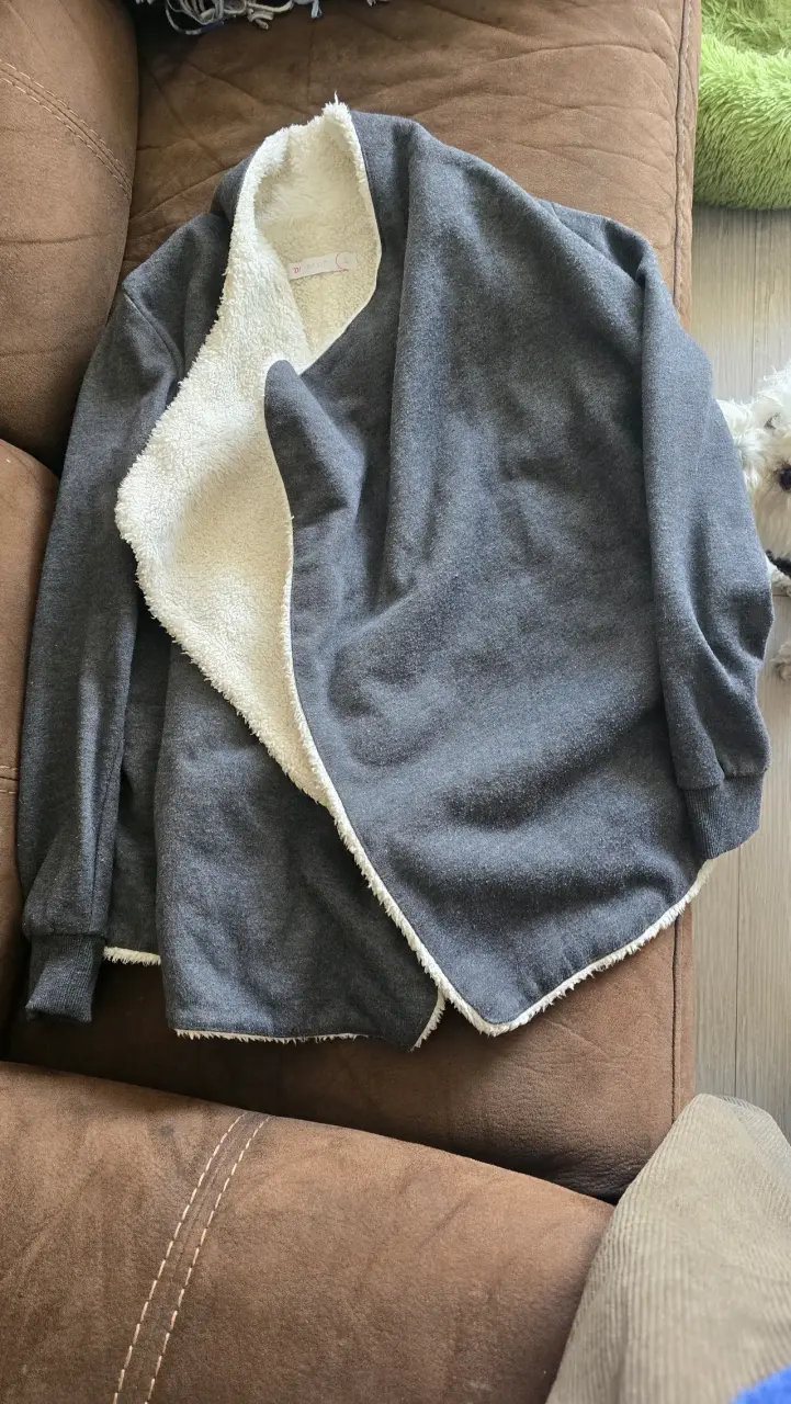 Chaqueta de lana gris con forro polar
