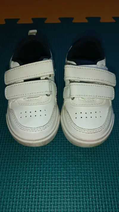 Zapatillas blancas para niños con velcro - miniatura 1
