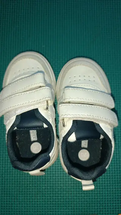Zapatillas blancas para niños con velcro - miniatura 3