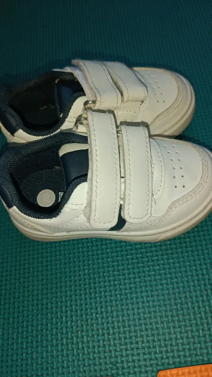 Zapatillas blancas para niños con velcro - 4
