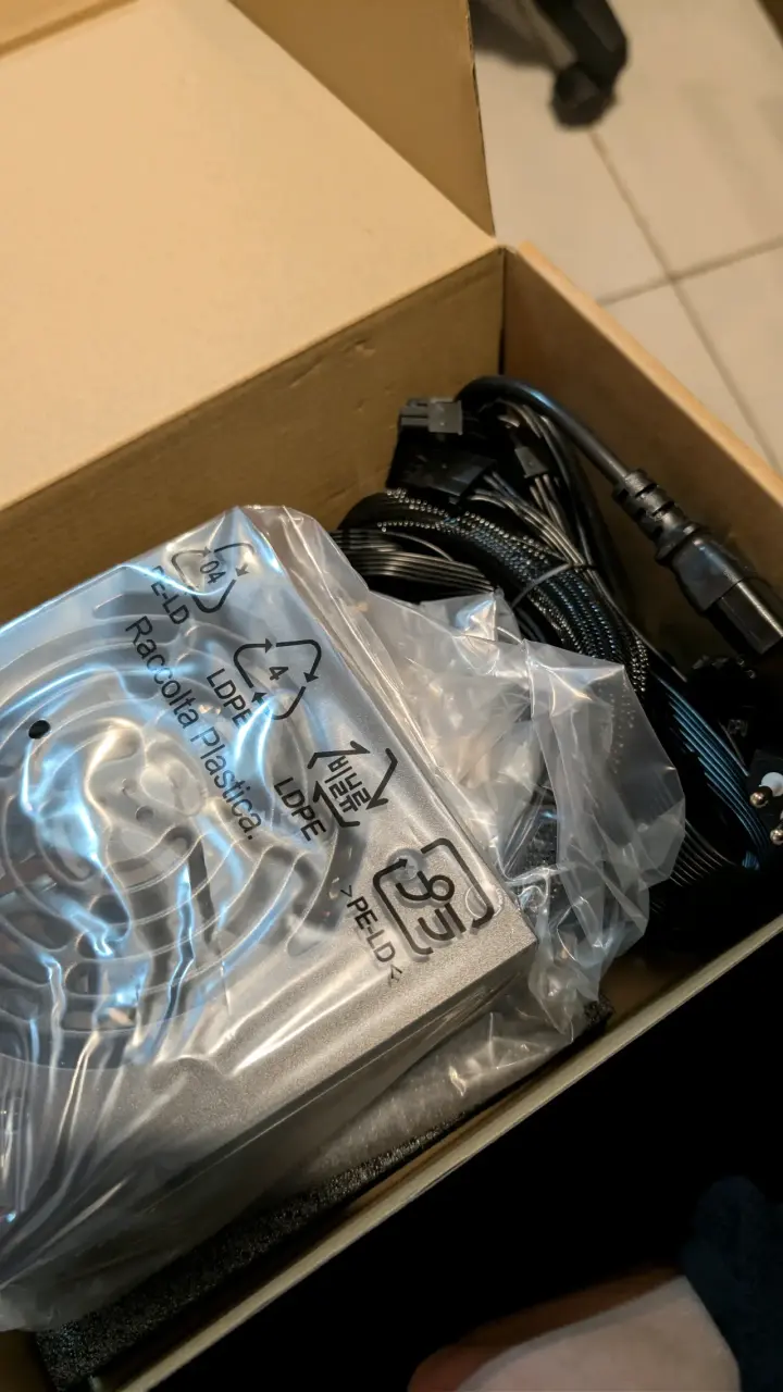 Fuente de Poder MSI MPG A850GF 850W - 1