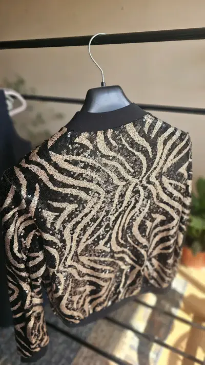 Chaqueta de lentejuelas con diseño animal print - miniatura 3