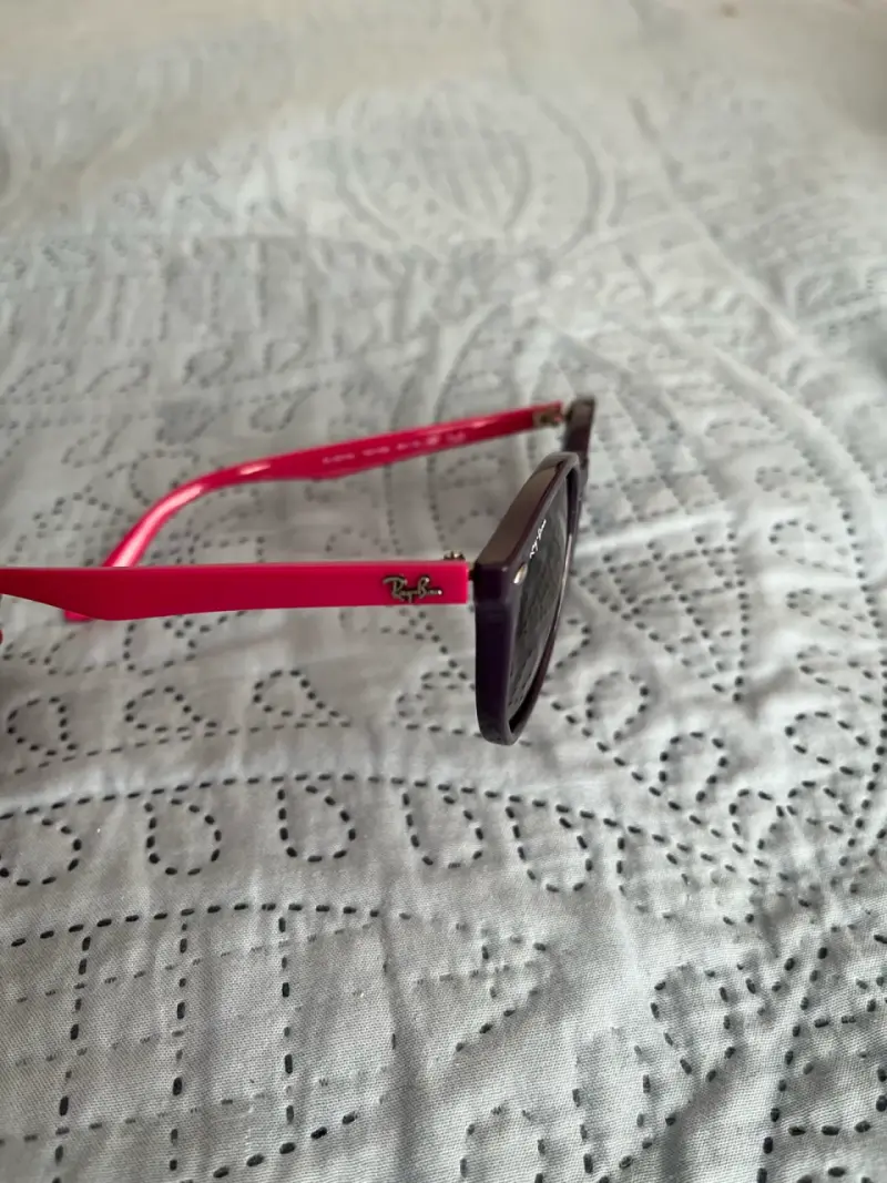 Gafas de sol Ray-Ban RJ9070S moradas y rojas - 2