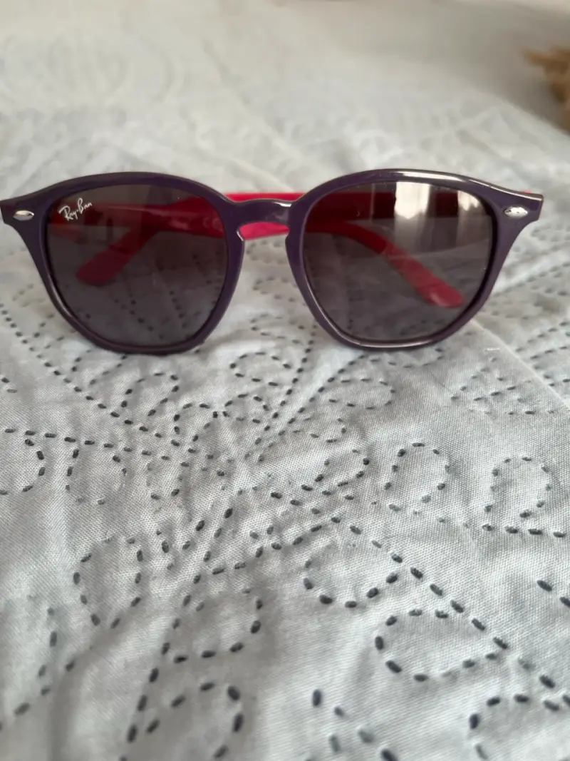 Gafas de sol Ray-Ban RJ9070S moradas y rojas - 3