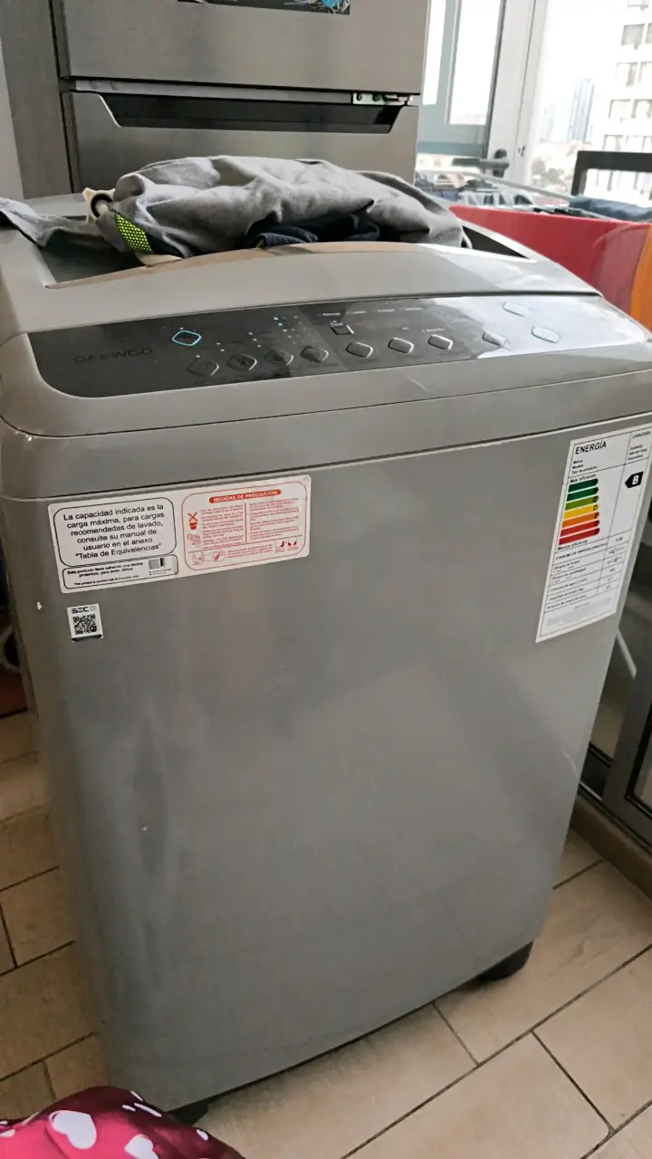 Lavadora Daewoo de carga superior gris
