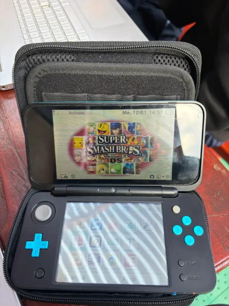 Consola portátil Nintendo 2DS XL con estuche - 4