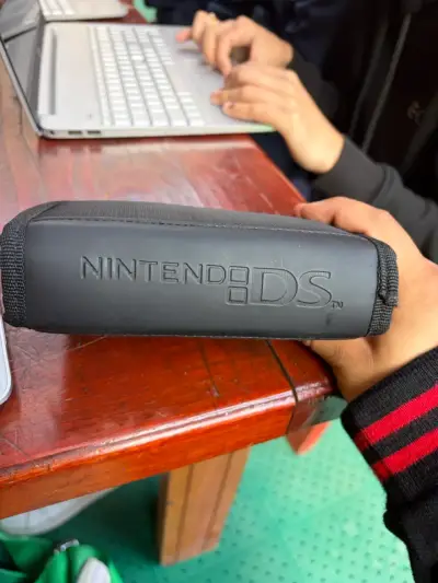 Consola portátil Nintendo 2DS XL con estuche - miniatura 5