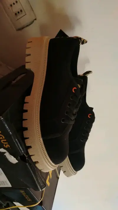 Zapatillas negras Fagus con suela gruesa - miniatura 1