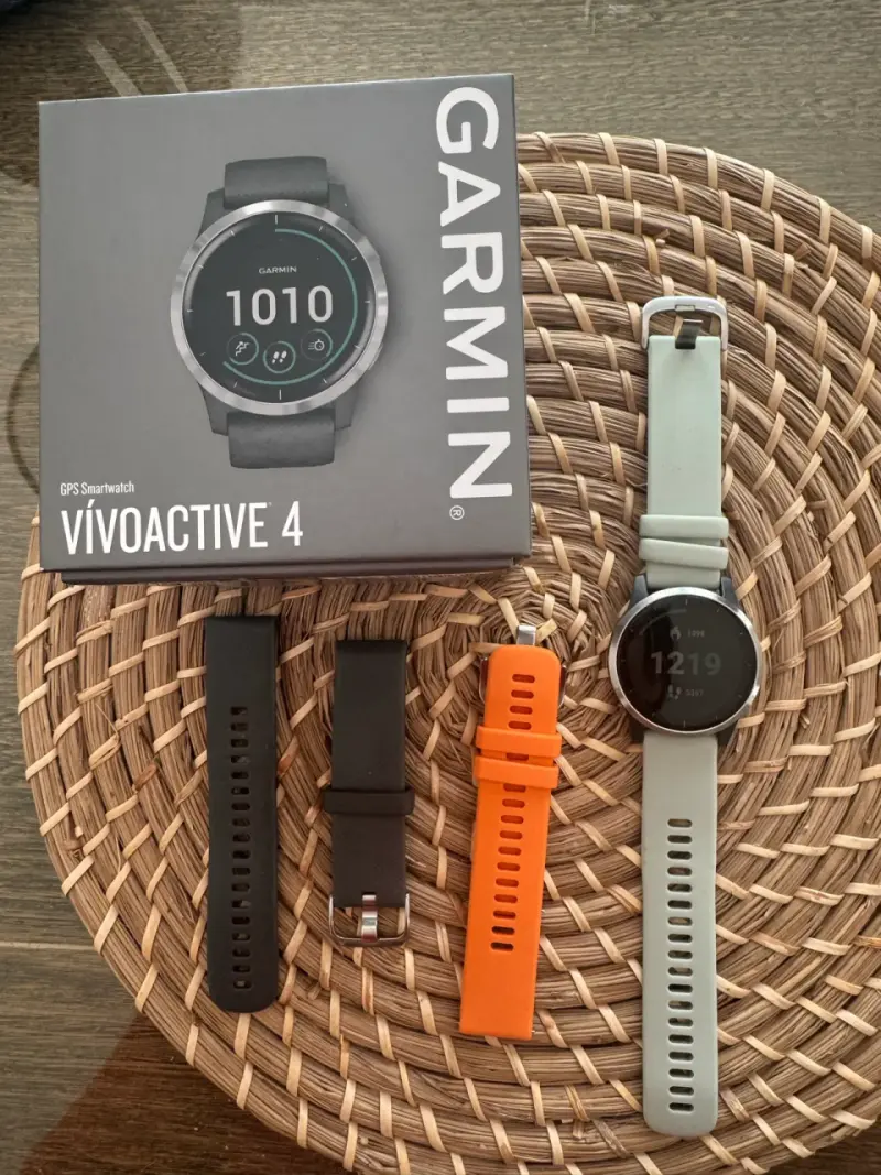 Smartwatch Garmin Vivoactive 4 con correas intercambiables - 3