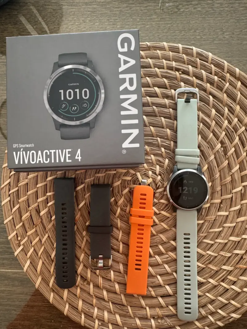 Smartwatch Garmin Vivoactive 4 con correas intercambiables - 4