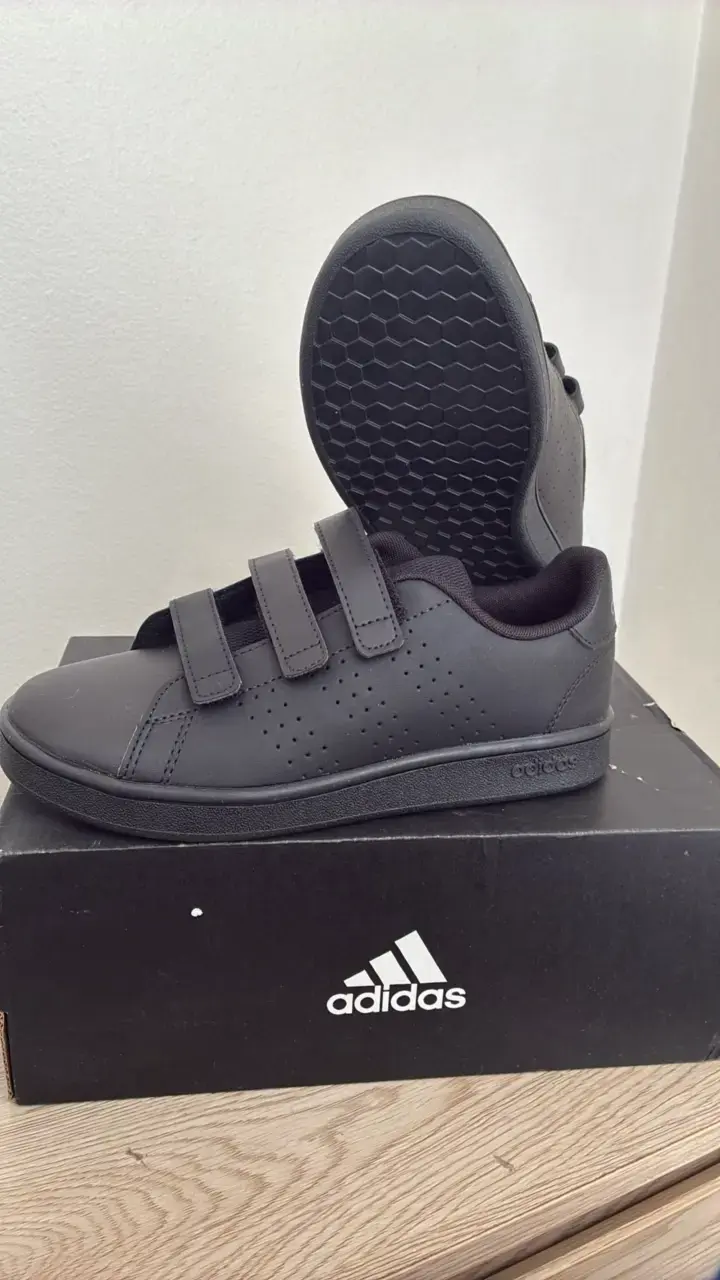 Zapatillas negras Adidas Advantage C con velcro