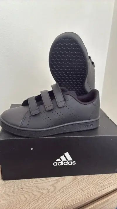Zapatillas negras Adidas Advantage C con velcro - miniatura 1