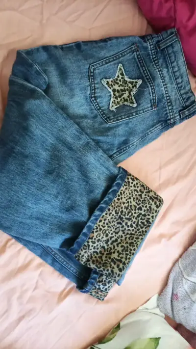 Jeans de mujer con diseño de estrella animal print - miniatura 1
