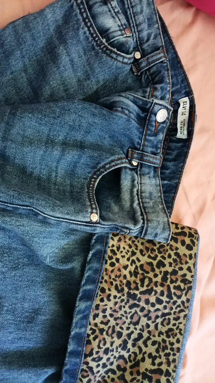 Jeans de mujer con diseño de estrella animal print - 2