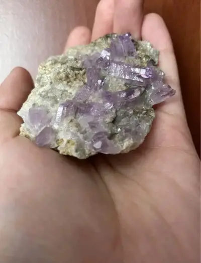 Piedra de amatista natural en bruto - miniatura 1