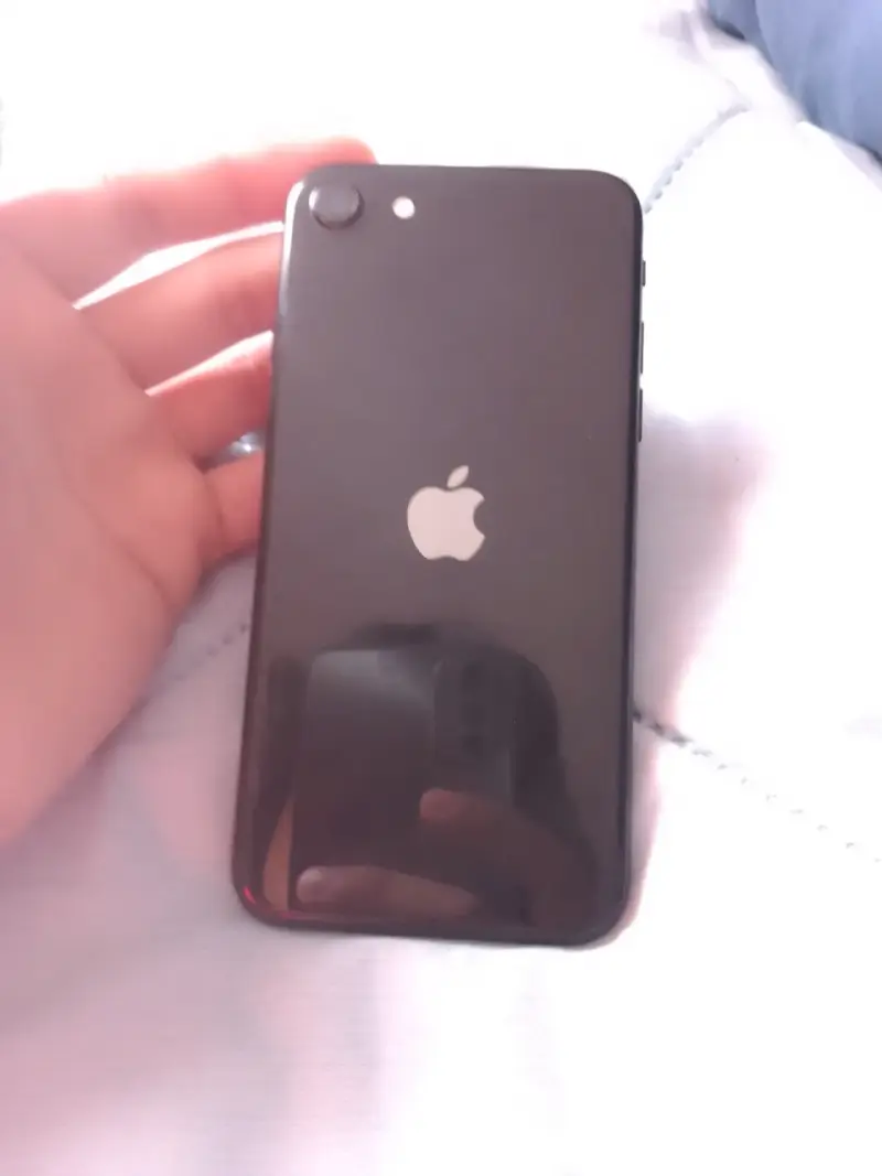 iPhone SE 2020 64 gb detalle - 3
