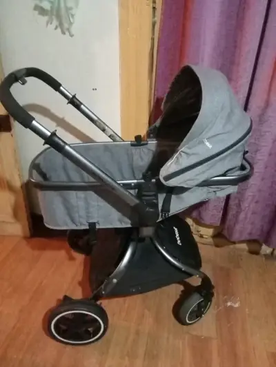 Coche de bebé Bebesit gris con capota ajustable - miniatura 1