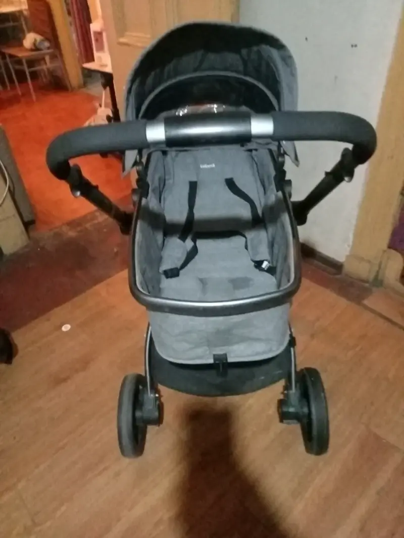 Coche de bebé Bebesit gris con capota ajustable - 2