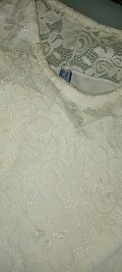 Vestido de encaje blanco elegante - miniatura 2